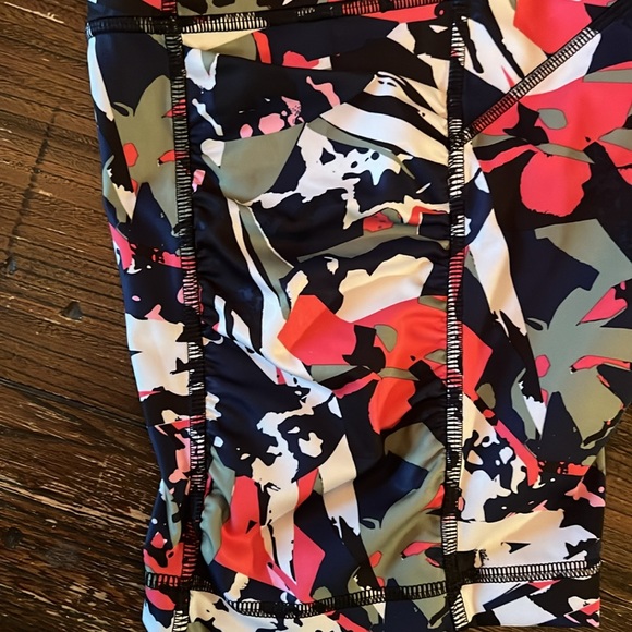 LULULEMON SPEED TRACK BIKER SHORTS SIZE 4 - Picture 2 of 7